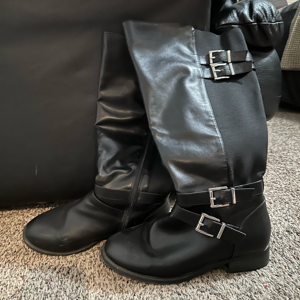 BOOTS